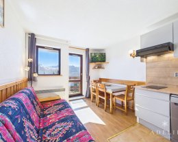 Studio avec une belle vue, à côté des pistes