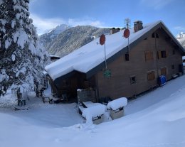  380 M²  de 10 à 17 pers  400 m des remontées 