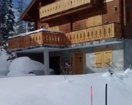 Grimpeloup ; magnifique chalet bois idéal familles .