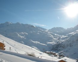 LES MENUIRES STUDIO CABINE LES ASTERS QUARTIER DES FONTANETTES PIEDS PISTES