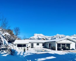 Chalet Soleil Blanc au pied des pistes et à deux pas du centre-ville!