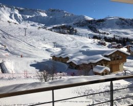 8 PERSONNES COEUR DE STATION -75 M2 - 3 CHAMBRES - PARKING PRIVATIF COUVERT