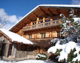 Chalet Le Pré Caro: composé de 2 logements de 15 et 9 personnes loué ensemble.