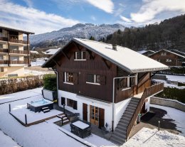 Vacances en famille pour 10 avec jacuzzi à 90m des pistes