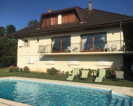 Grande villa , piscine, 20 mn de stations de ski, 5 mn du lac Léman