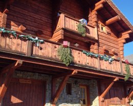 Chalet 4* Pied des pistes, 14 pers, 5 Chambres, 3 Sdb, 3 WC, vue imprenable !!! 