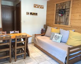 2 pièces dans chalet, chambre, parking privé