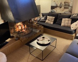 **SUPERBE CHALET DE CHARME, 2mn à pied DEPART PISTES et ESF, DUPLEX AU BORD DE LA RIVIERE,6-8personnes