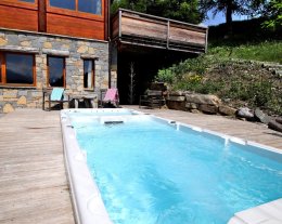 CHALET AU PIED DES PISTES DE SKI 22 PERSONNES PISCINE JACUZZI HAMMAM VUE MONTAGNE 