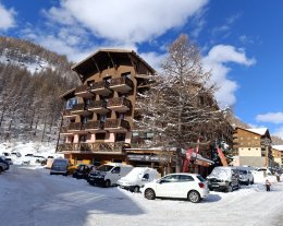 LA FOUX D'ALLOS   ESPACE LUMIERE   ( STUDIO LUMINEUX EXPOSE PLEIN SUD) 